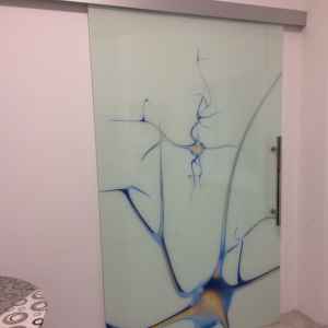 стеклянная дверь с рисунком